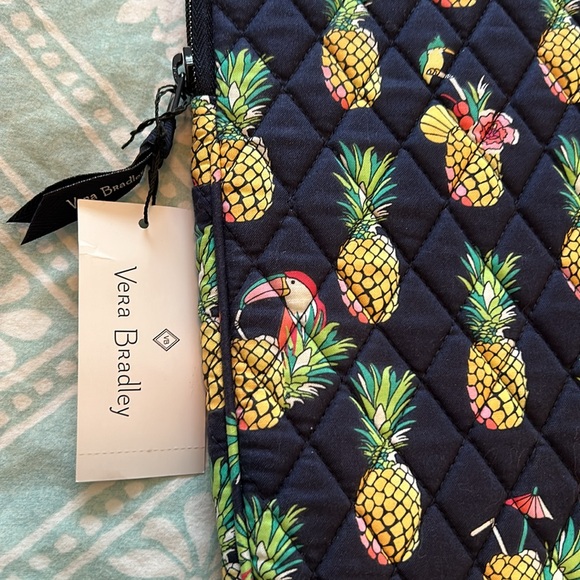 Vera Bradley laptop Sleeve Toucan Pineapple party 14” - Picture 3 of 6